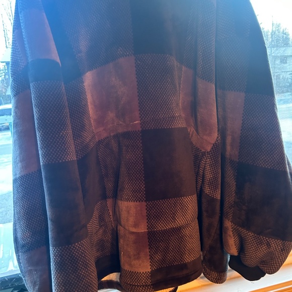 White River Oversized Hoodie 🥶 - Picture 4 of 4